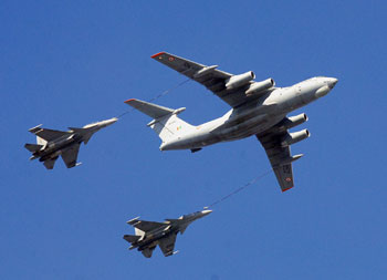 Ilyushin IL-78MKI refulling Su-30MKI of IAF